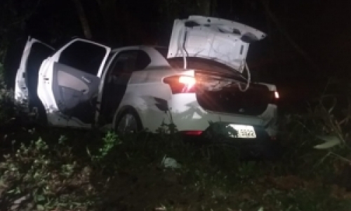 Homem é morto por disparos de arma de fogo; vítima conduzia um carro 