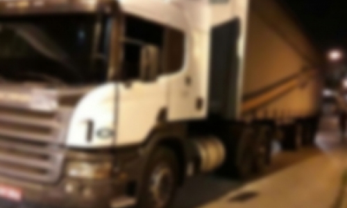 Caminhoneiro de Tijucas fica na mira de criminosos armados durante assalto