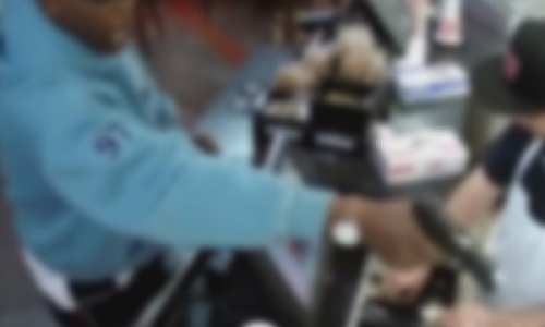 Jovem armado anuncia assalto em mercearia no centro de Tijucas 