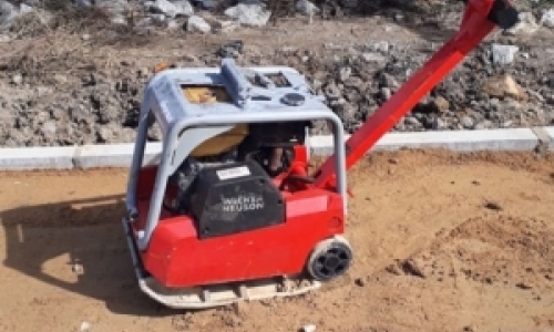 Polícia procura por máquina avaliada em R$ 15 mil furtada em obras de pavimentação