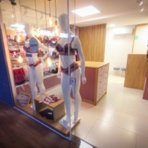 Loja de moda íntima, praia e fitness atraí clientes pela qualidade e variedade 