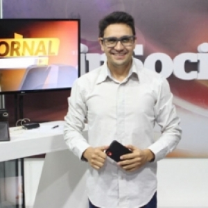 Carga de caminhão tomba na SC-410; Jornal Vip desta quinta, 18 de julho