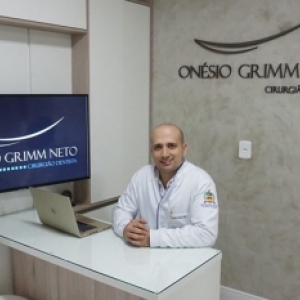Com conceito moderno, dentista inaugura clínica em São João Batista