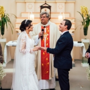 Jovens de Canelinha dizem sim em casamento marcado por emoção