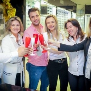 Danju Joalheria e Ótica faz lançamento sorteio de moto OKM; veja as fotos