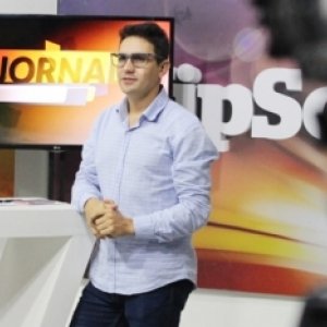 Veículo é arrastado por 20 metros após colisão; Jornal Vip desta segunda, 5 de agosto