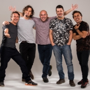 Banda Dazaranha faz show gratuito no I Fashion Outlet Santa Catarina em Tijucas