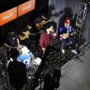 Grupo de pagode Sem Abuso faz #PocketShow com participação de Novinho BC 