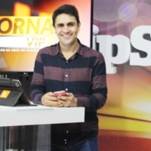 Ocupantes saem ilesos após carro capotar na BR-101; Jornal Vip desta quarta, 21 de agosto