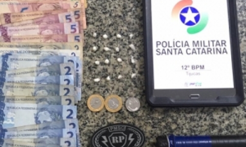 Dupla é detida por tráfico de drogas em local conhecido pela prática na cidade