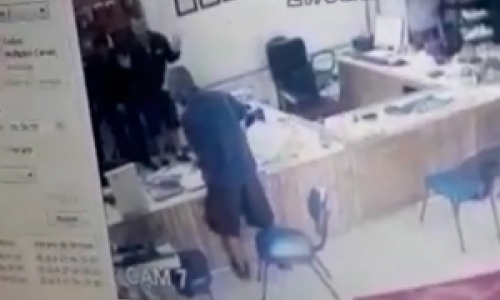 Criminosos armados invadem madeireira e ameaçam funcionários durante assalto