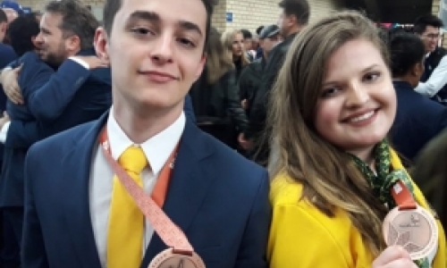 Jovem de Tijucas conquista medalha em torneio mundial de educação profissional