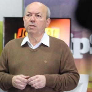 Por que muitos honram os ricos e poderosos, e rejeitam os pobres? 