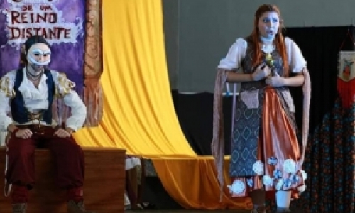 Hoje tem teatro! Espetáculo é oferecido por escola à toda a comunidade 