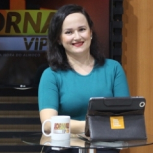 Proprietária de loja se emociona ao falar de furto; Jornal Vip desta segunda, 14 de outubro