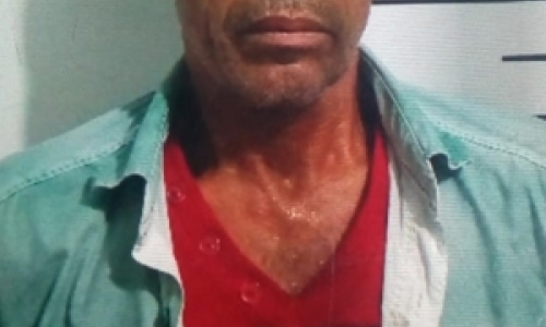 Homem com ordem de prisão ativo é preso ao ser abordado na rua
