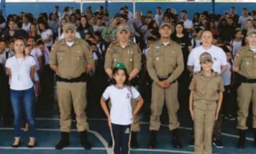 Emoção marca encerramento de projeto da Polícia Militar em escola