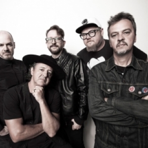 Nenhum de Nós faz show gratuito no I Fashion Outlet em Tijucas