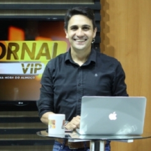 Vizinho arrisca a vida para controlar incêndio; Jornal Vip desta terça, 17 de dezembro