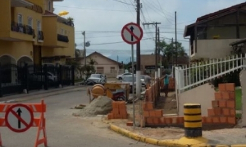 Muro reconstruído gera dúvidas sobre irregularidade