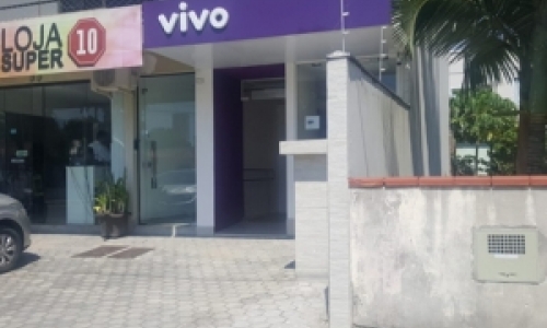 Loja de celulares é alvo de assalto à mão armada durante o dia 