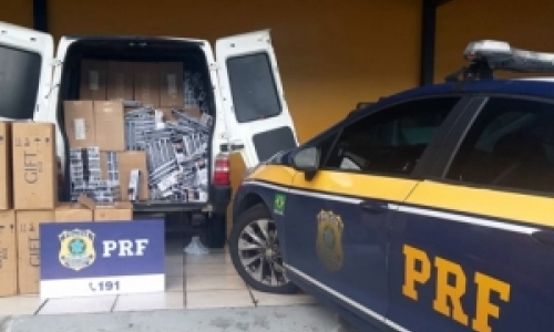 Carro com cigarros contrabandeados é flagrado na BR-101