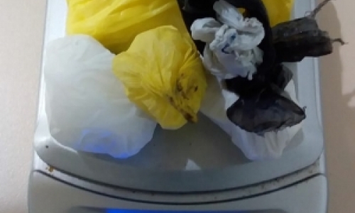 Acusado de vender drogas é denunciado à polícia e preso