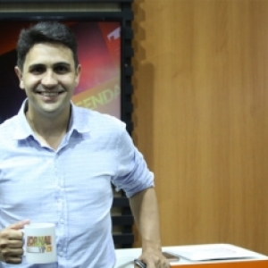 Policiais salvam criança; Jornal Vip desta segunda, 16 de março