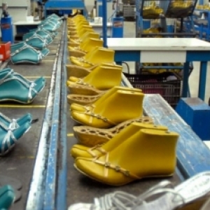 Indústrias calçadistas fecham e demitem mais de 1.200 funcionários em São João Batista 