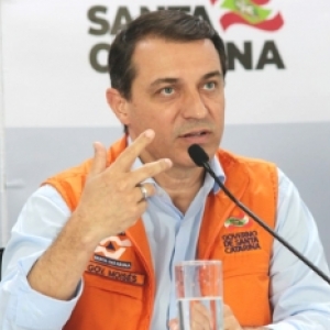 Empresários querem reabertura de negócios, mas governador mantém quarentena