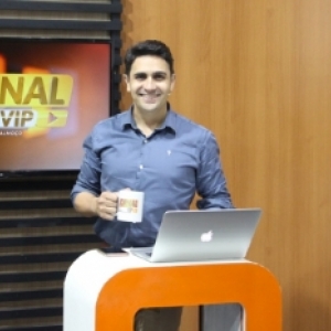 Motociclista fica ferida em colisão com caminhão; Jornal Vip desta quinta, 2 de abril