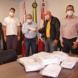 Empresários doam mais de 2 mil máscaras de tecido para a comunidade 
