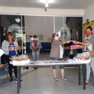 Material de estudo é entregue gratuitamente a quem precisa 