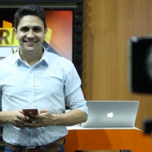 Cão é esfaqueado; Jornal Vip desta segunda, 27 de abril