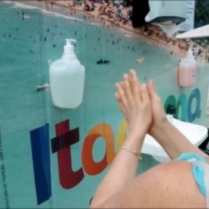 Se for à praia ou à praça, agora você pode higienizar as mãos no local