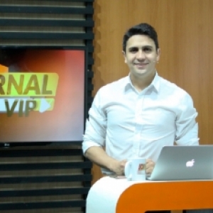 Homem é salvo em sacada de prédio; Jornal Vip, segunda 18 de maio
