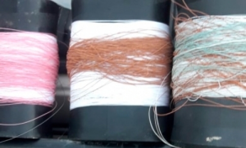 Menores empinam pipa usando linha com cerol, material é apreendido