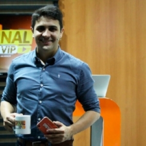 Polícia acaba com festa regada a bebidas e drogas; Jornal Vip desta segunda, 25 de maio