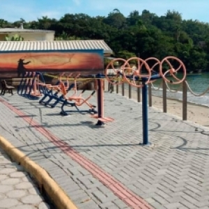 Municípios fecham acessos de estrada e reservas hoteleiras para conter Covid-19