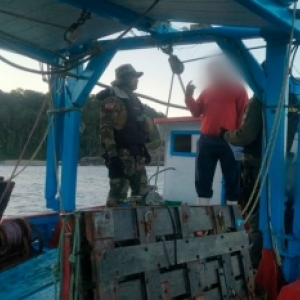 Fiscalização de pesca notifica três embarcações irregulares