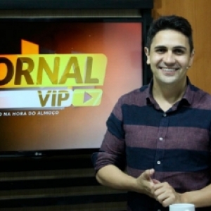 Ladrões usam carro roubado para arrombar loja; Jornal Vip, quarta 24 de junho