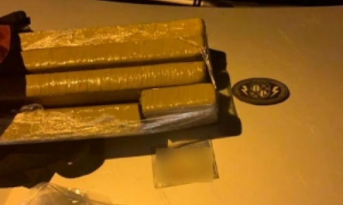Traficante é preso transportando drogas em carro de motorista por aplicativo