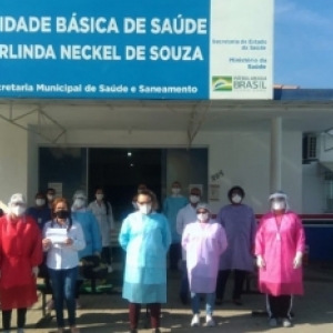 Crianças escrevem cartas de gratidão para profissionais da saúde 