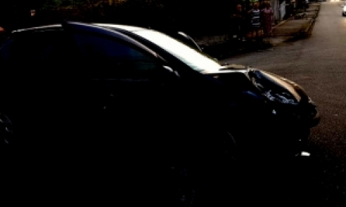 Motorista embriagado bate em veículos, recebe voz de prisão e promove aglomeração