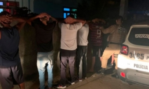 Traficantes são presos com entorpecentes e arma após campana