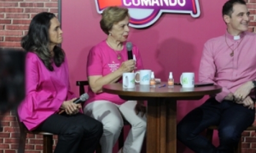 Campanha Outubro Rosa é destaque no programa Deus no Comando 