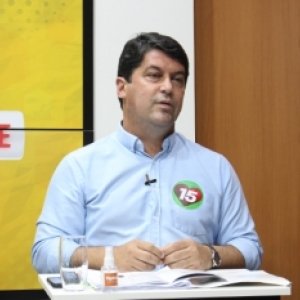 Favoritismo de Emerson Stein se confirma e vitória esmagadora reelege prefeito