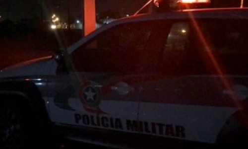 Criminosos de moto atiram três vezes contra homem na porta de sua casa