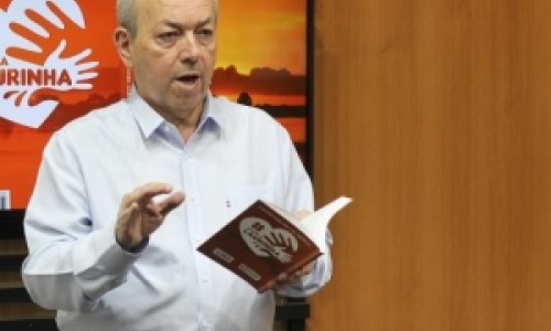 Com valor revertido para campanha, livro de crônicas é lançado em Tijucas