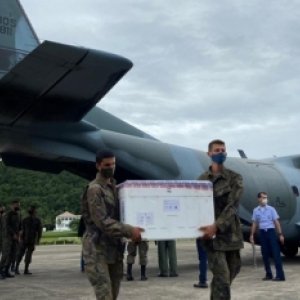 Vacinas chegam em Santa Catarina e população começará a ser imunizada hoje